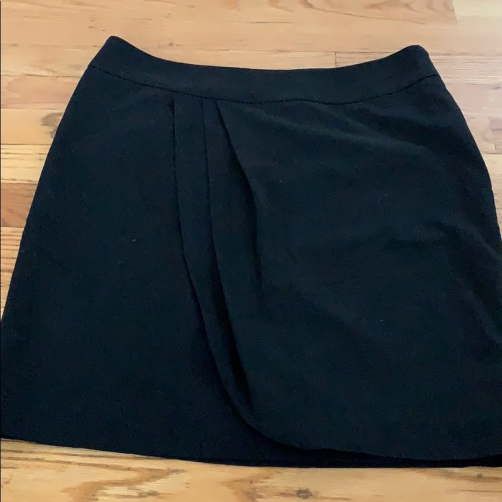 Mossimo - Above the knee pleated black skirt